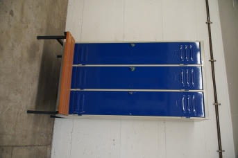 Kleiderschrank 3-Abteile mit vorgebauter Sitzbank