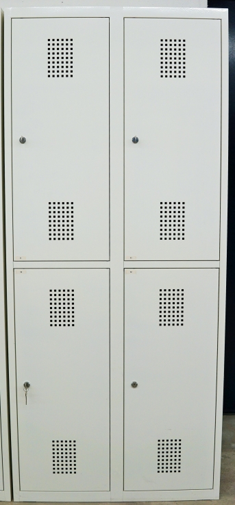 Stahlblech-Garderobenschrank mit 4 Abteile