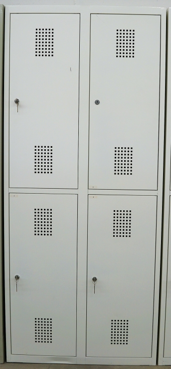 Stahlblech-Garderobenschrank mit 4 Abteile