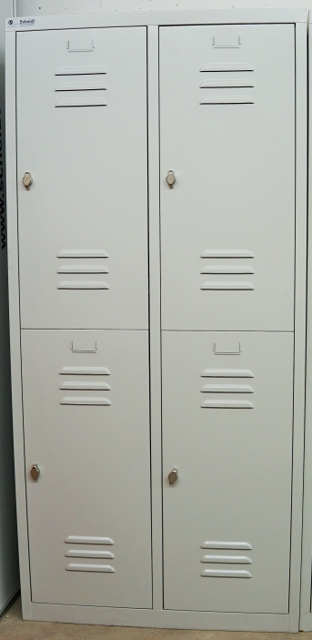 Stahlblech-Garderobenschrank mit 4 Abteile