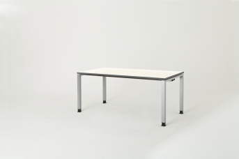 Systemschreibtisch ARCOS 1600x800 mm mit Quadratrohrfüßen